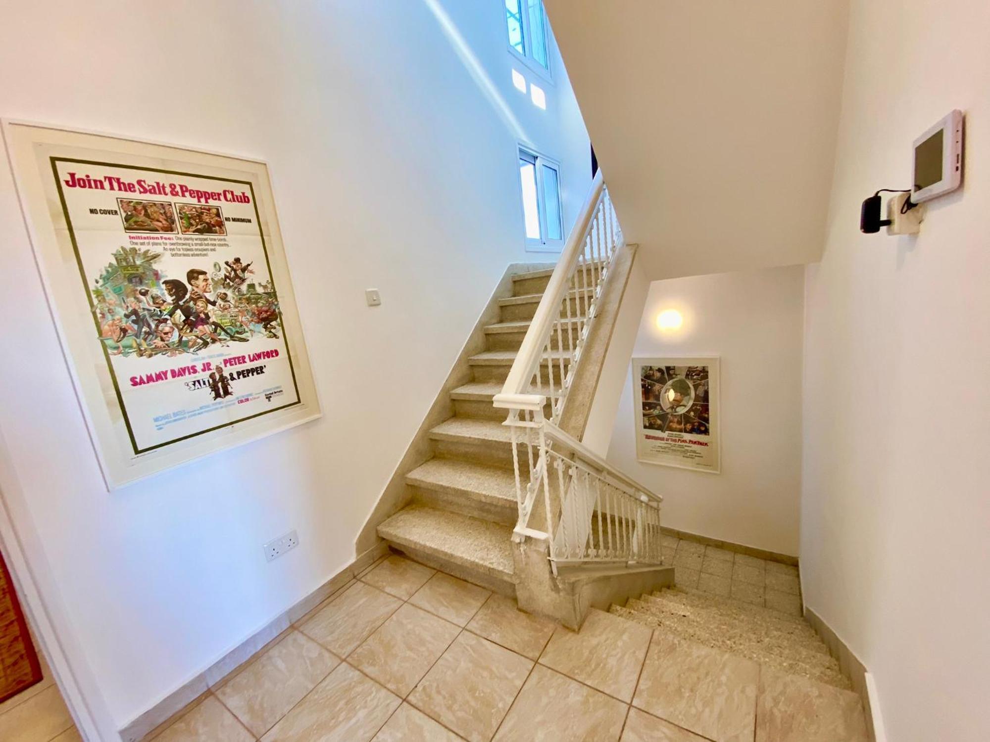 Liberty House - Central Two Bedroom Apartments Никосия Номер фото