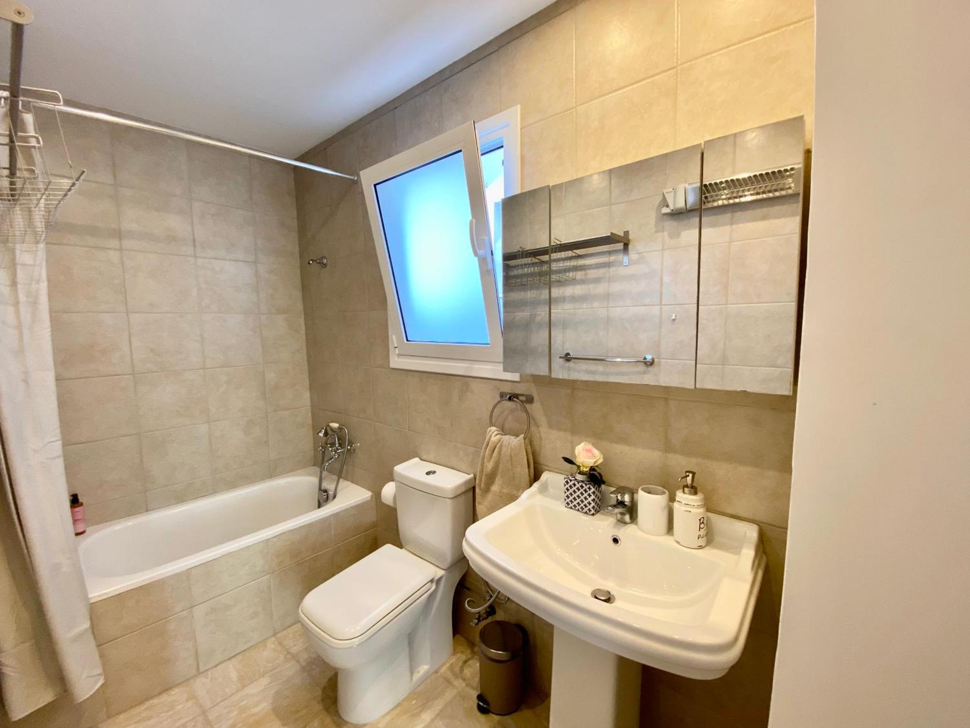 Liberty House - Central Two Bedroom Apartments Никосия Номер фото